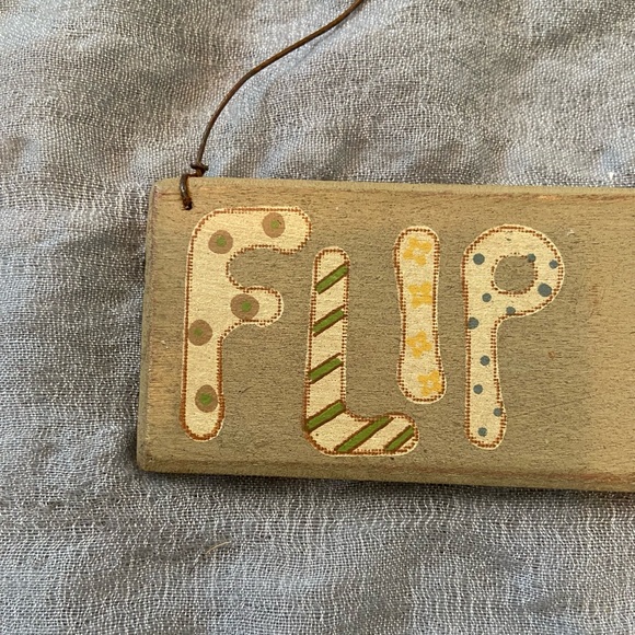 Wooden Flip Flops Sign - Picture 2 of 4